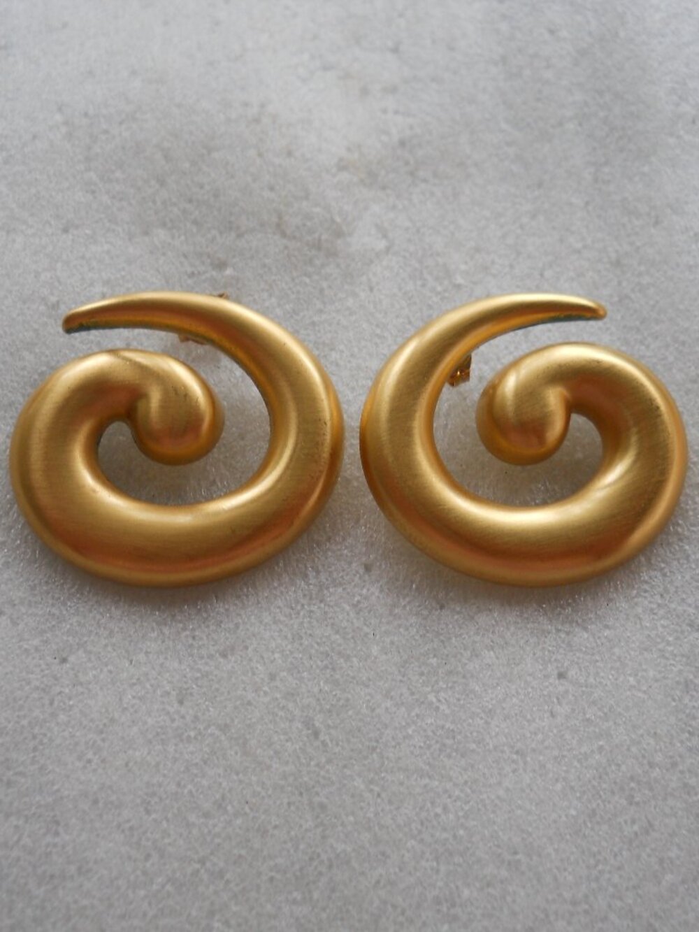 Vintage Monet - Swirl Earrings    1125